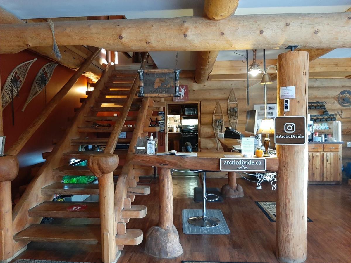 Arctic Divide Lodge Dease Lake 外观 照片