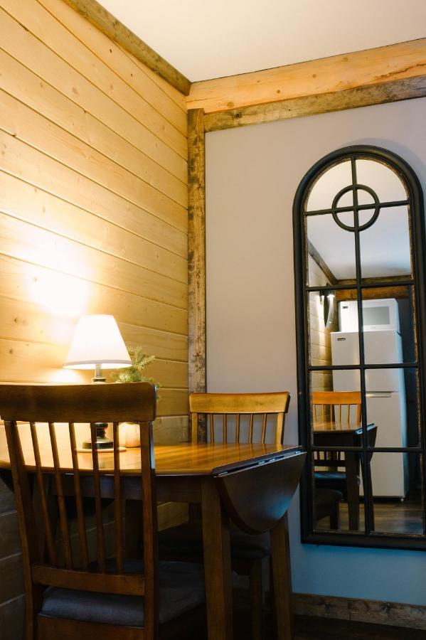 Arctic Divide Lodge Dease Lake 外观 照片